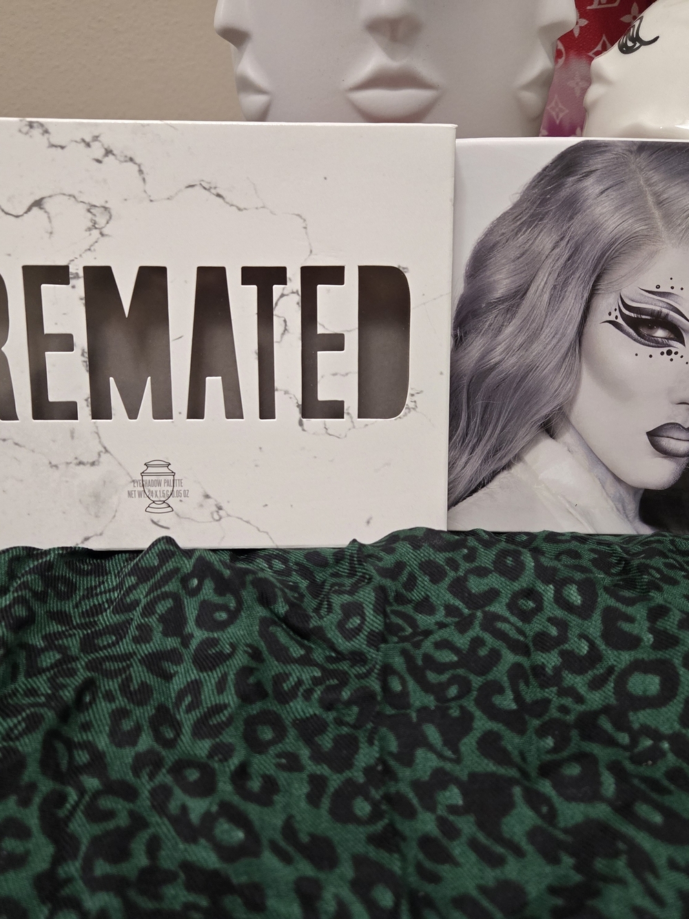 Jeffree Star Cremated Eyeshadow Palette - White Marble Packaging - Picture 10 of 16